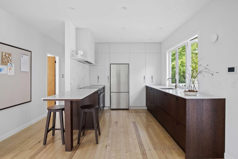 Simple modern designer kitechen in smaller home